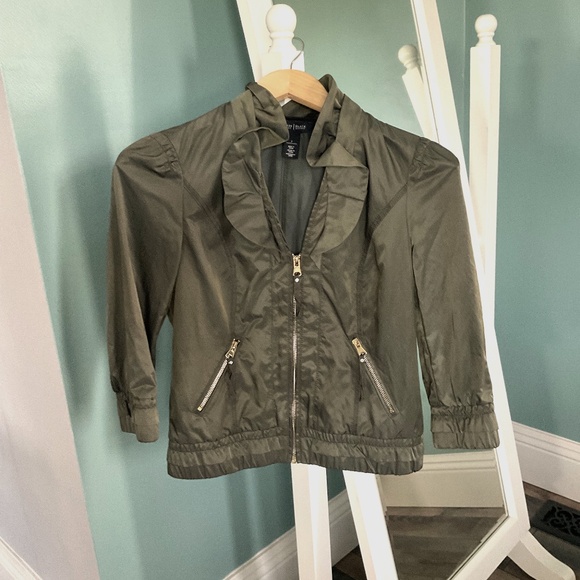 White House Black Market Army Green Ruffle Neckline Cropped Bomber Jacket Size 2 - Picture 1 of 8
